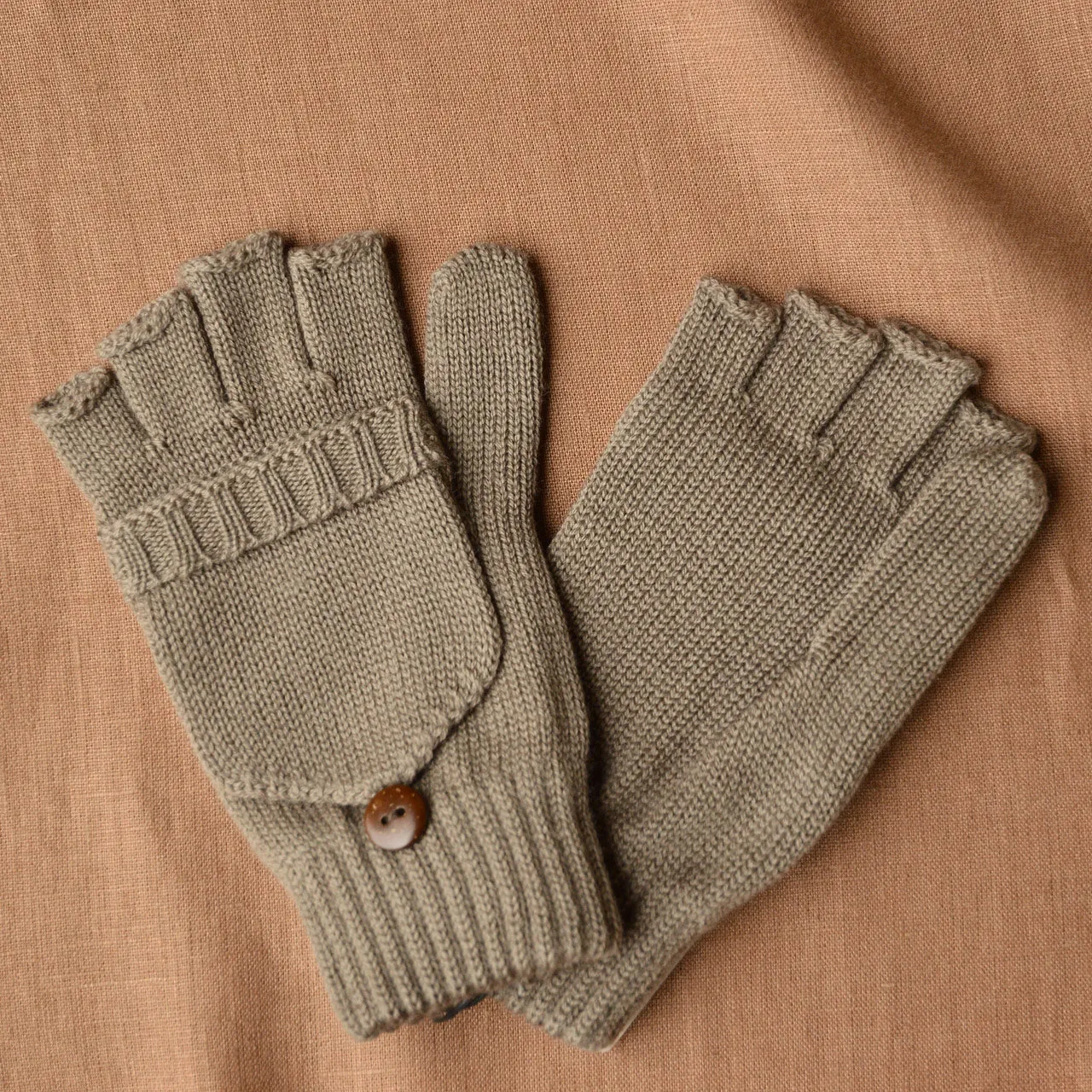 Adults Button Back Mittens in 100% Organic Merino Wool *Returning 2025