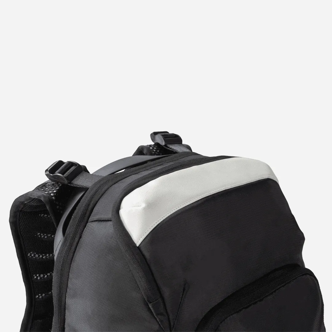 CARBONADO Beetle Backpack (Black)