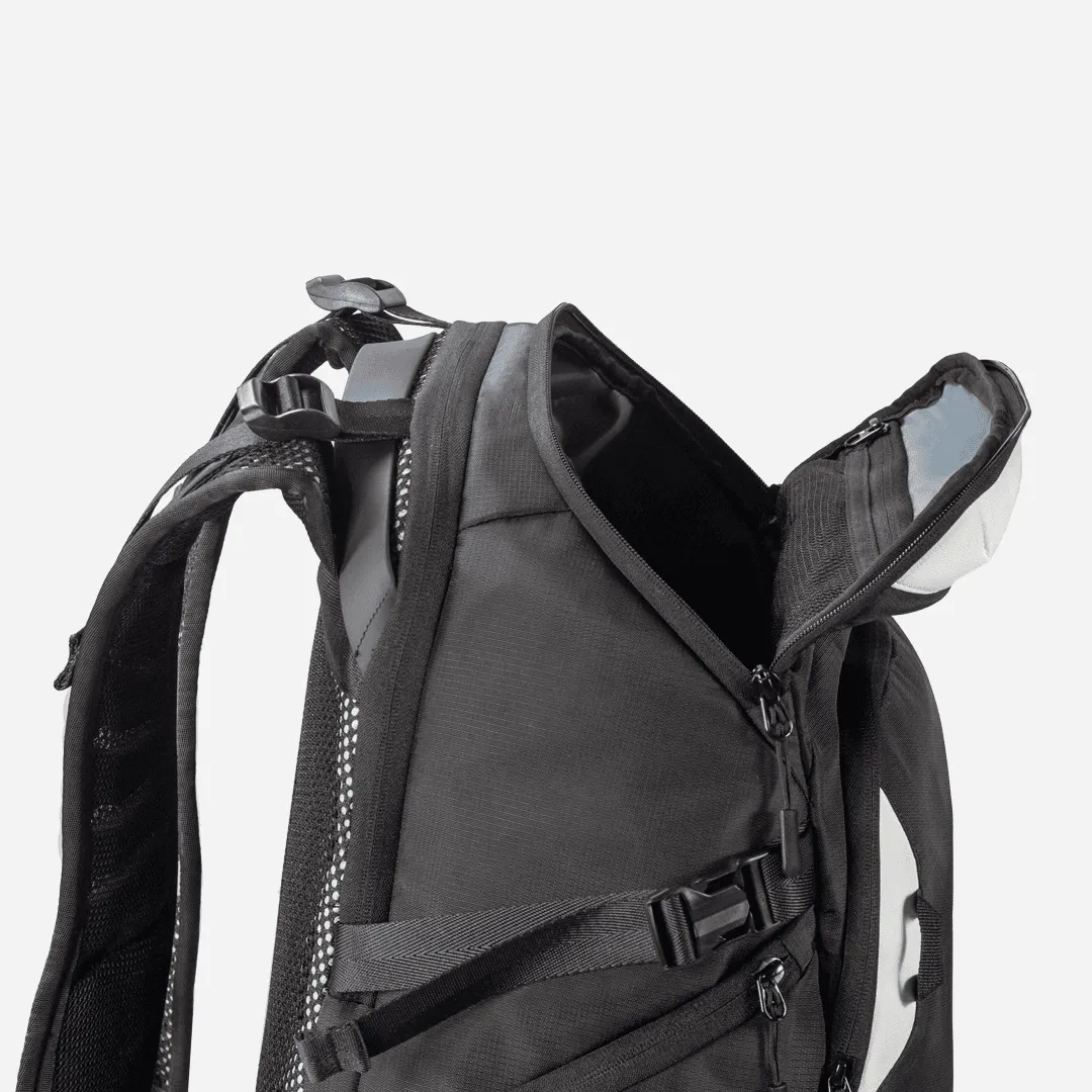 CARBONADO Beetle Backpack (Black)