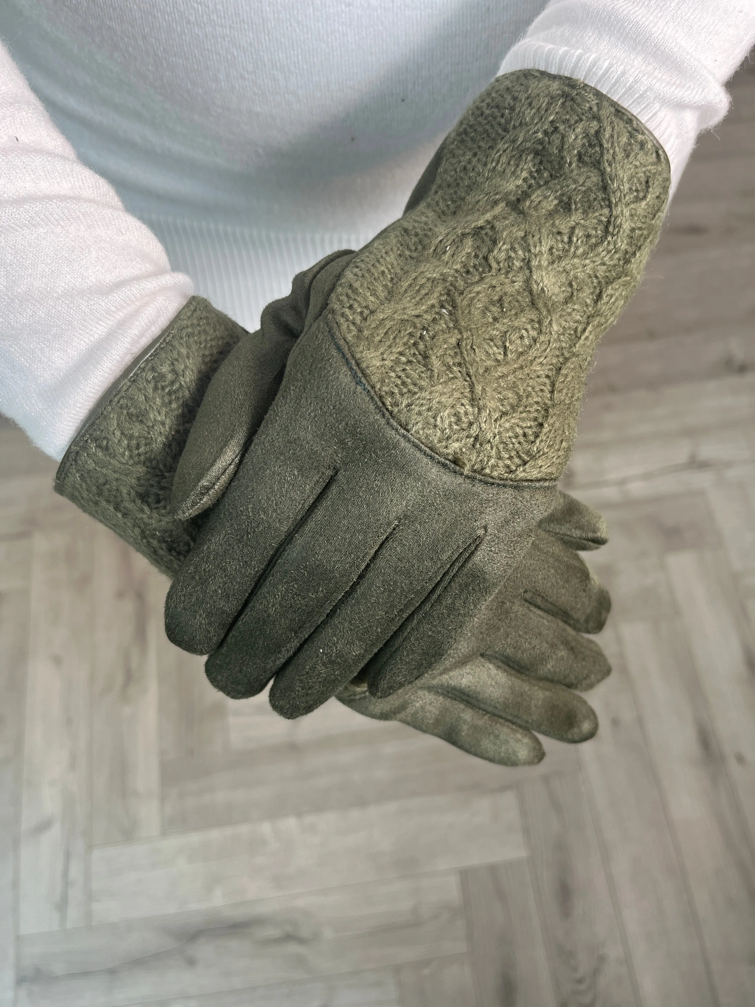 Khaki Cable Knit Gloves